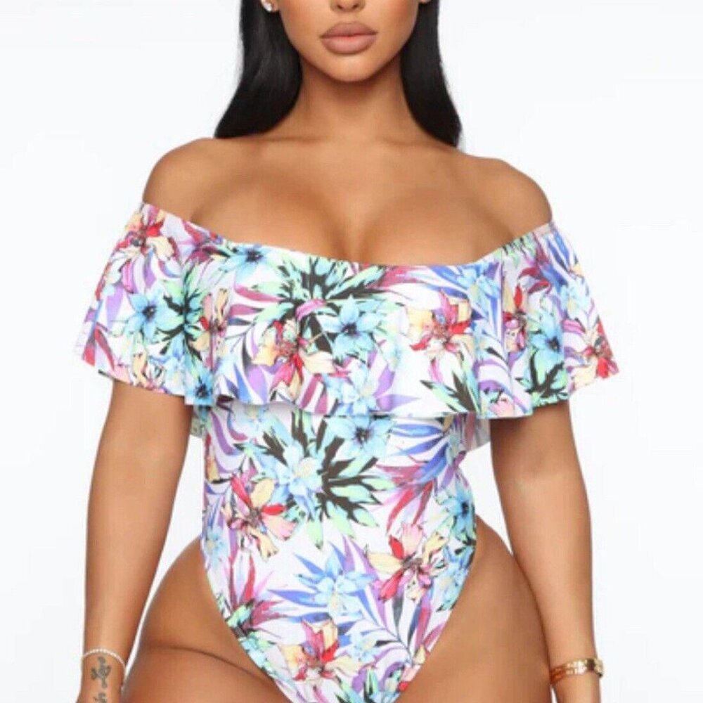 Women’s Fashion Nova Tropical Swimsuit One Piece Bodysuit Size Large Multicolor